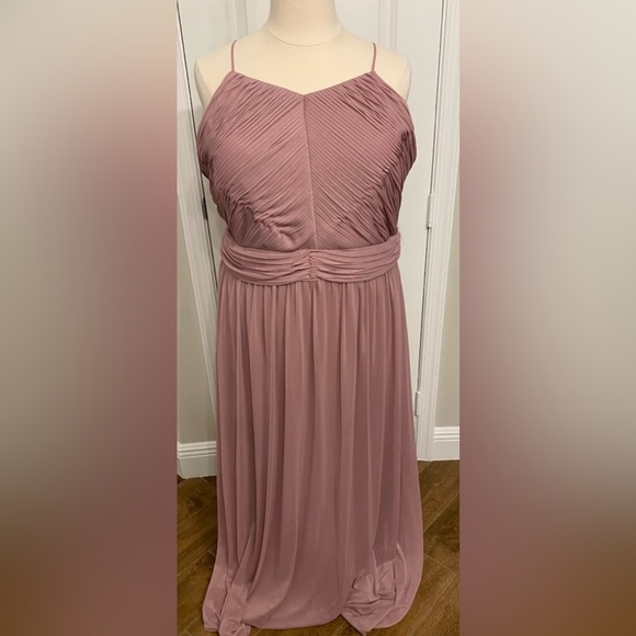 Plus Dress 💗 - Picture 4 of 6